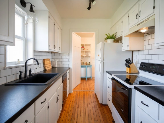 A simple 10x10 kitchen remodel budget breakdown you can actually use